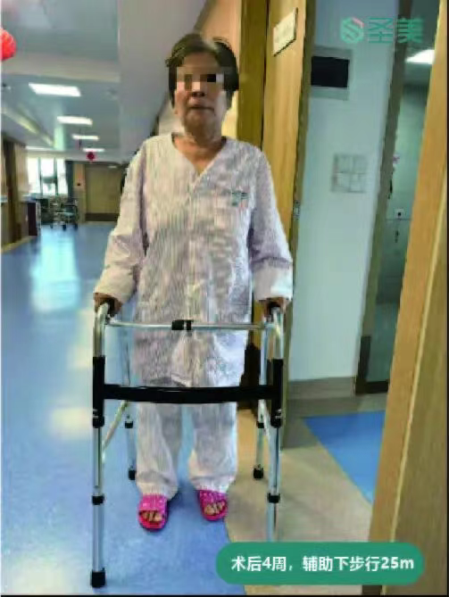 暖阳下的脚步——助行器下的 25 米荣光