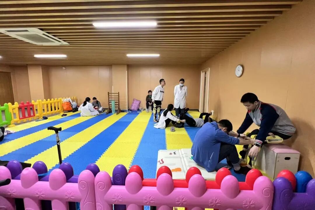医养结合照护关键：守住失能半失能老人尊严防线